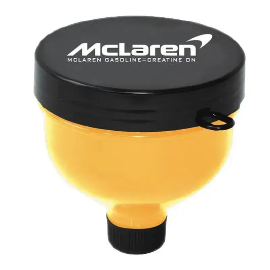 Mezclador de proteína amarillo McLaren con tapa negra, ideal para suplementos fitness y creatina